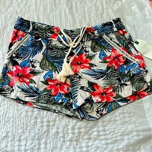 Jolt Wonens tropical shorts with pockets